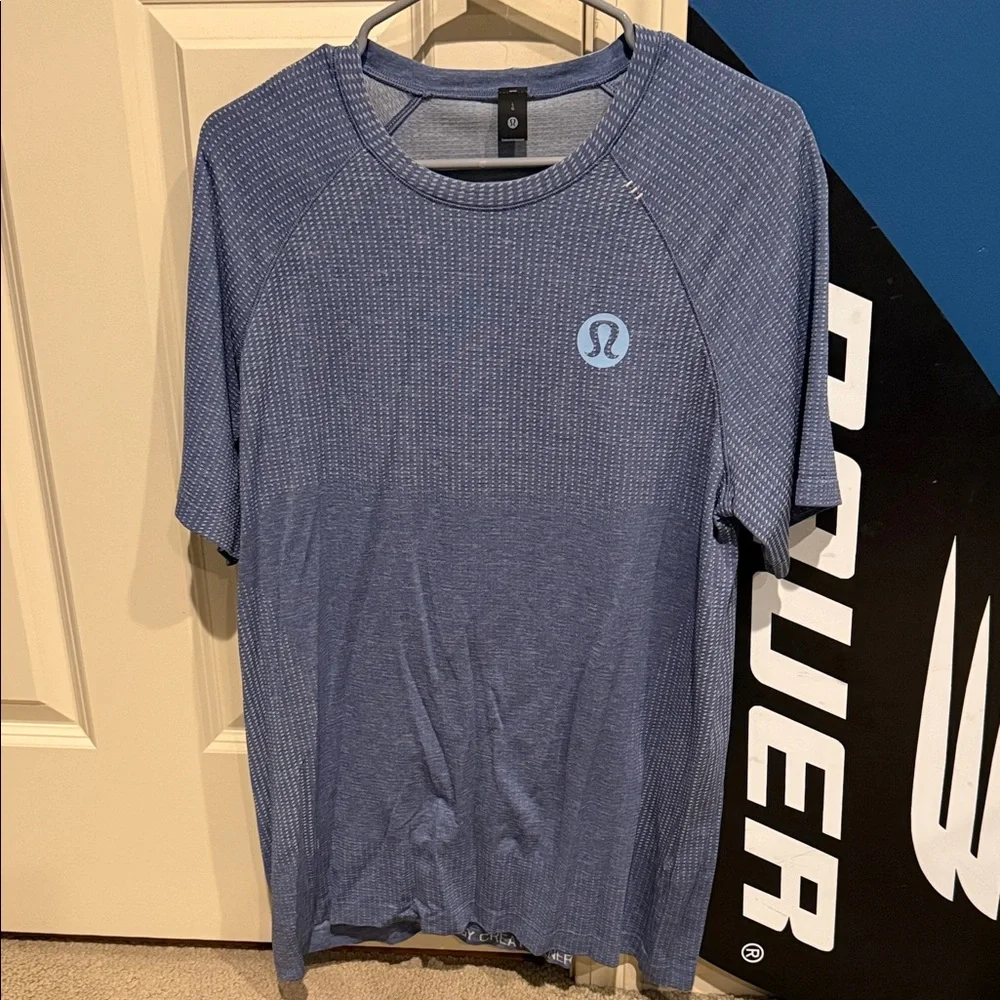 lululemon Metal Vent Tech shirt logo - Picture 1 of 4